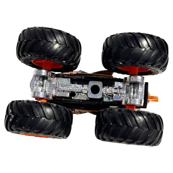 Hot Wheels 2019 1:64 Monster Truck Tiger Shark Metal Body Suspension Giant Wheel - Picture 4 of 4